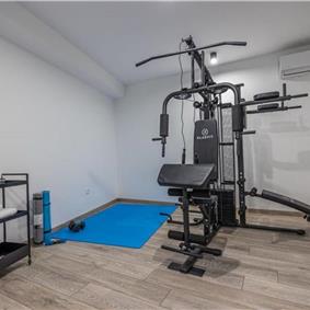 5 bedroom villa with pool near Crikvenica, sleeps 10